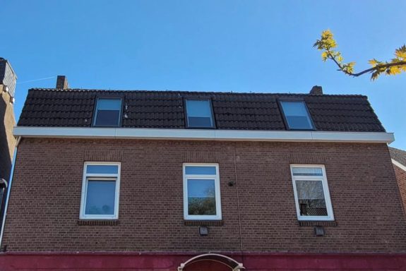 Boeiboord met dakgoot